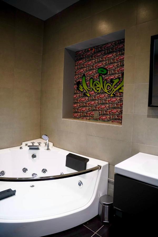 Capsule Casino - Jacuzzi - Billard - Netflix - Console & Jeux Lejlighed Mons Eksteriør billede
